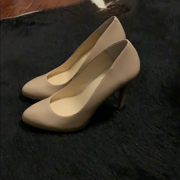 Pumps - Picture 2 of 4